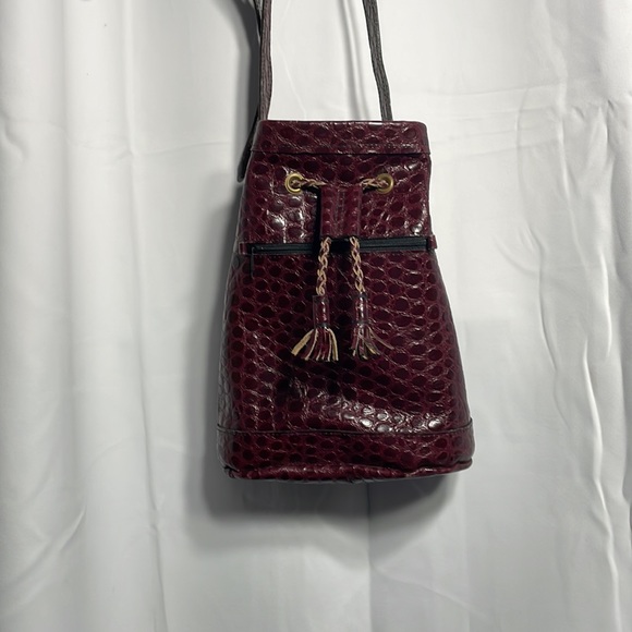 Handmade oxblood leather bucket bag - Picture 3 of 6